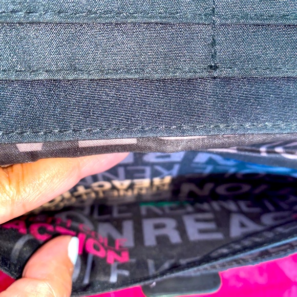 Kenneth Cole Reaction Wallet. - Picture 5 of 12